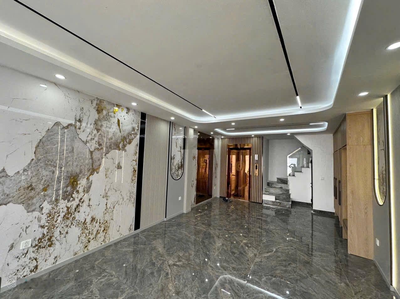 nhà mới đón Tết . Căn nhà phố đàm Quang trung Long biên. Ngõ thông xe tránh. Khu vực