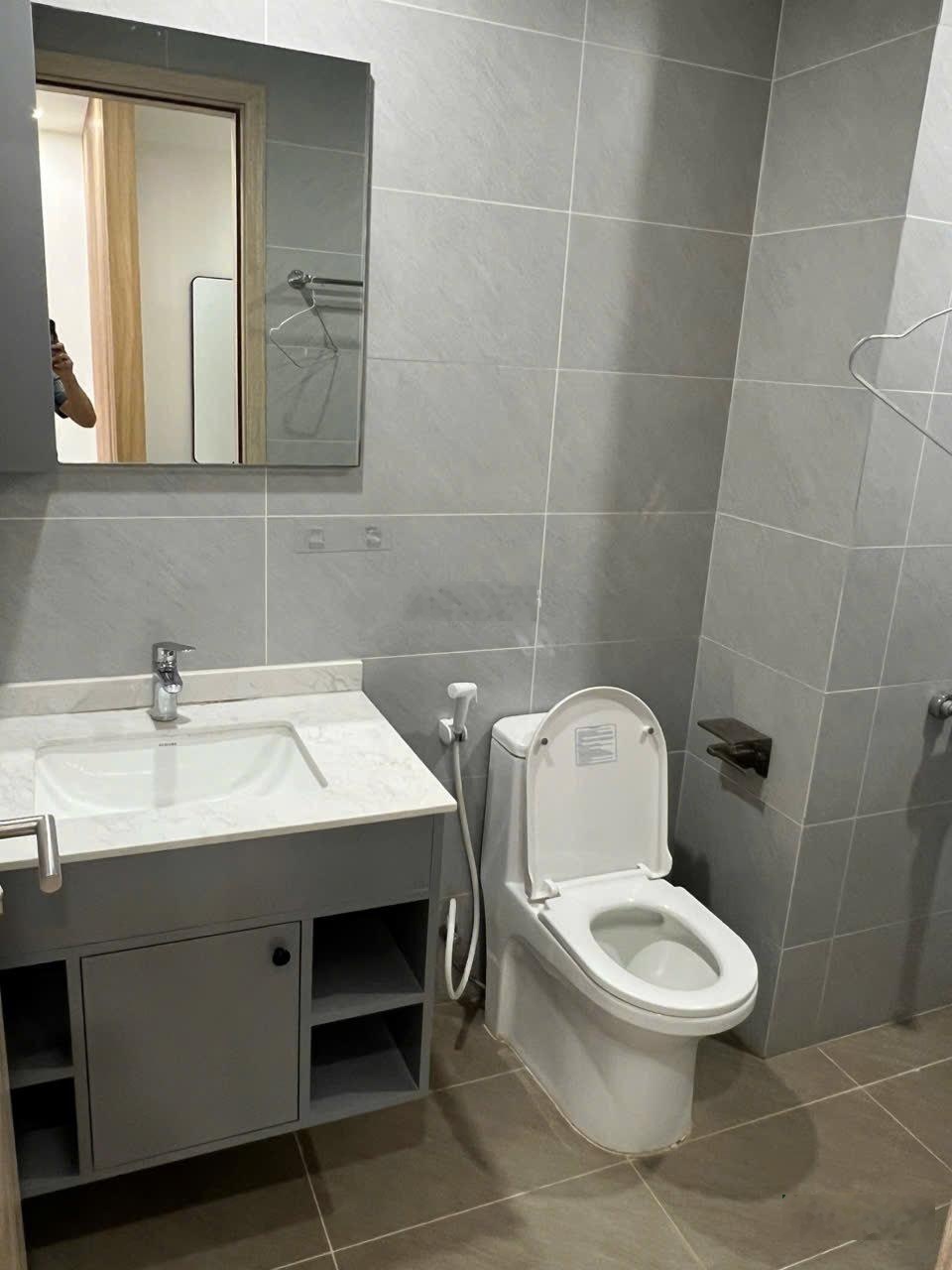 Chính chủ bán căn 1 phòng ngủ diện tích 50m2 - ban công hướng mát, tầng trung giá 4,8 tỷ, SẴN SỔ