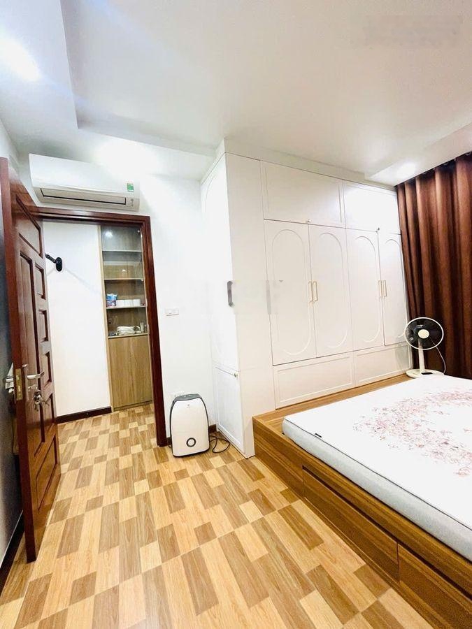 Bán nhà Lạc Long Quân - Tây Hồ - 42m - 5 Tầng - Mt 5m - Ngõ Thông - Ô Tô vào nhà - 17tỷ.