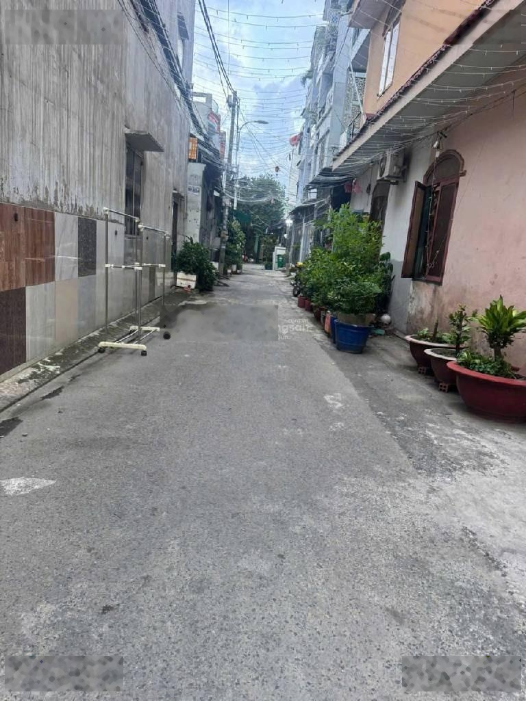 Nhỉnh 3 tỷ nhà 2 tầng ngay chợ lê văn quới