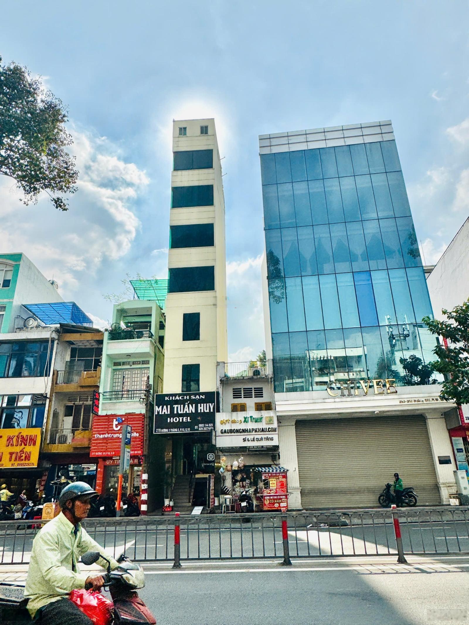 Cho thuê tòa nhà mt 3/2 q10 dt 9x20m hầm + 7 lầu