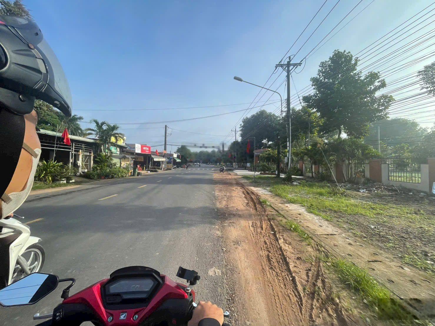 Cần bán lô đất Tân Uyên 79m2 sẵn thổ cư giá 650tr SHR, tiện ích 1,5km dân đông