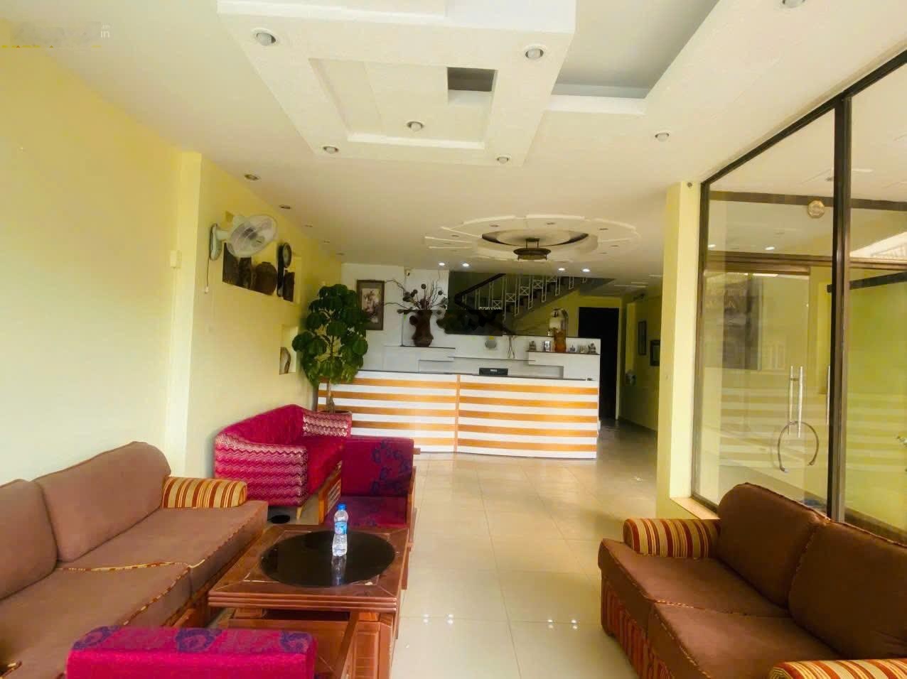 Cho thuê khách sạn ngay trung tâm Phường 5 Đà Lạt . Uyên 0948676493