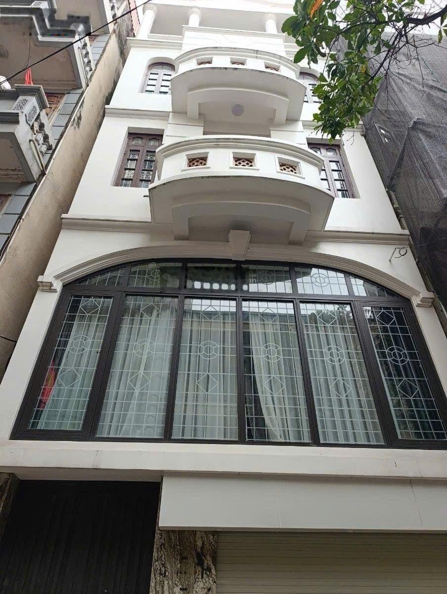 Nhà đẹp ở ngay Phố Lạc Long Quân , khu phân lô , ô tô tránh , 5 tầng , mt: 5.1, 46m2 , 15.2 Tỷ.