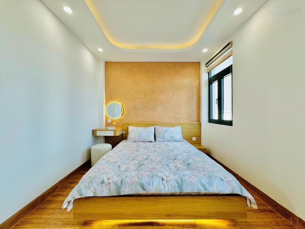 Nhà đẹp giá rẻ! 42m2 Nguyễn Thiện Thuật, P1, Q3. Xây 1 trệt 1 lửng 2 lầu, giá 2 tỷ450tr sổ riêng