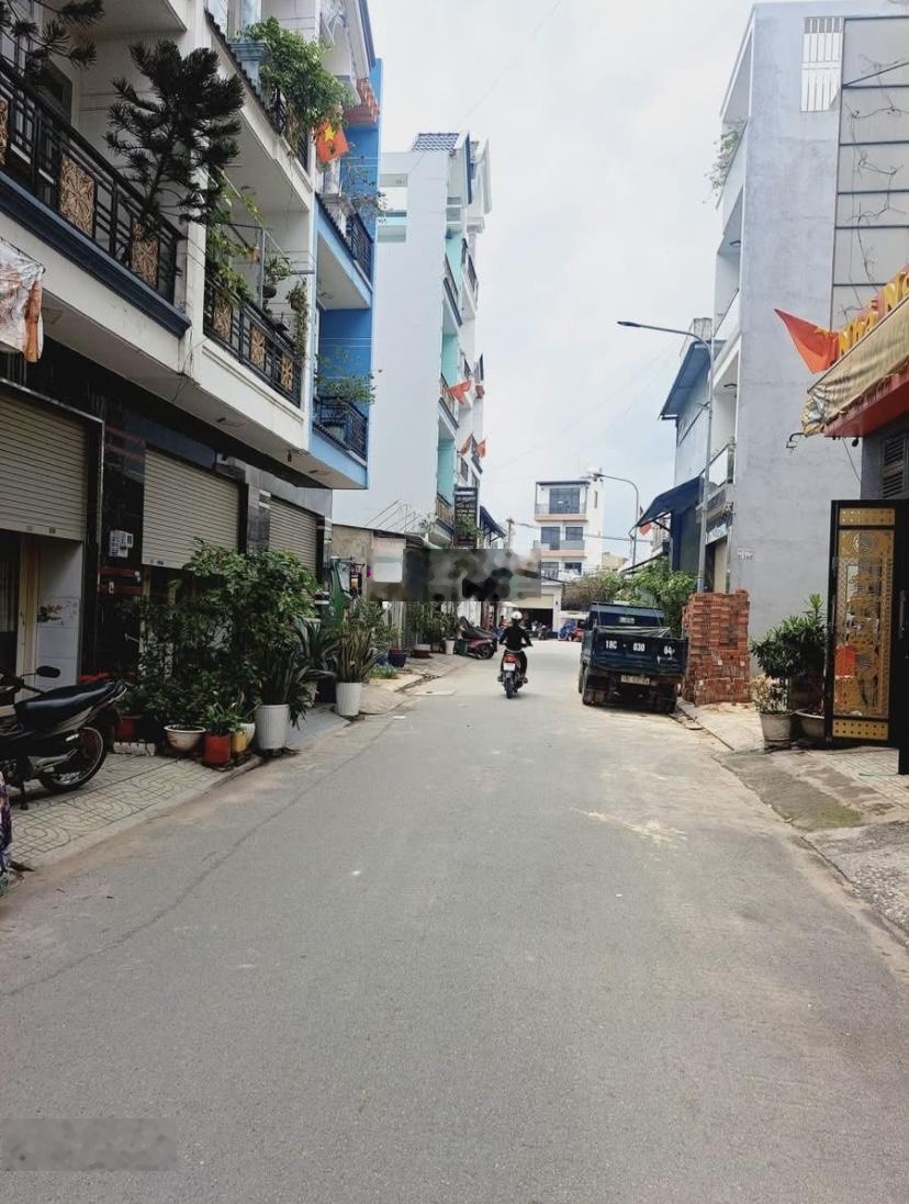 Nhà bán ngay công viên Thỏ Trắng - Cách Mạng Tháng 8 - P11 - Q3, giá 3tỷ28 đang cho thuê 23triệu/th