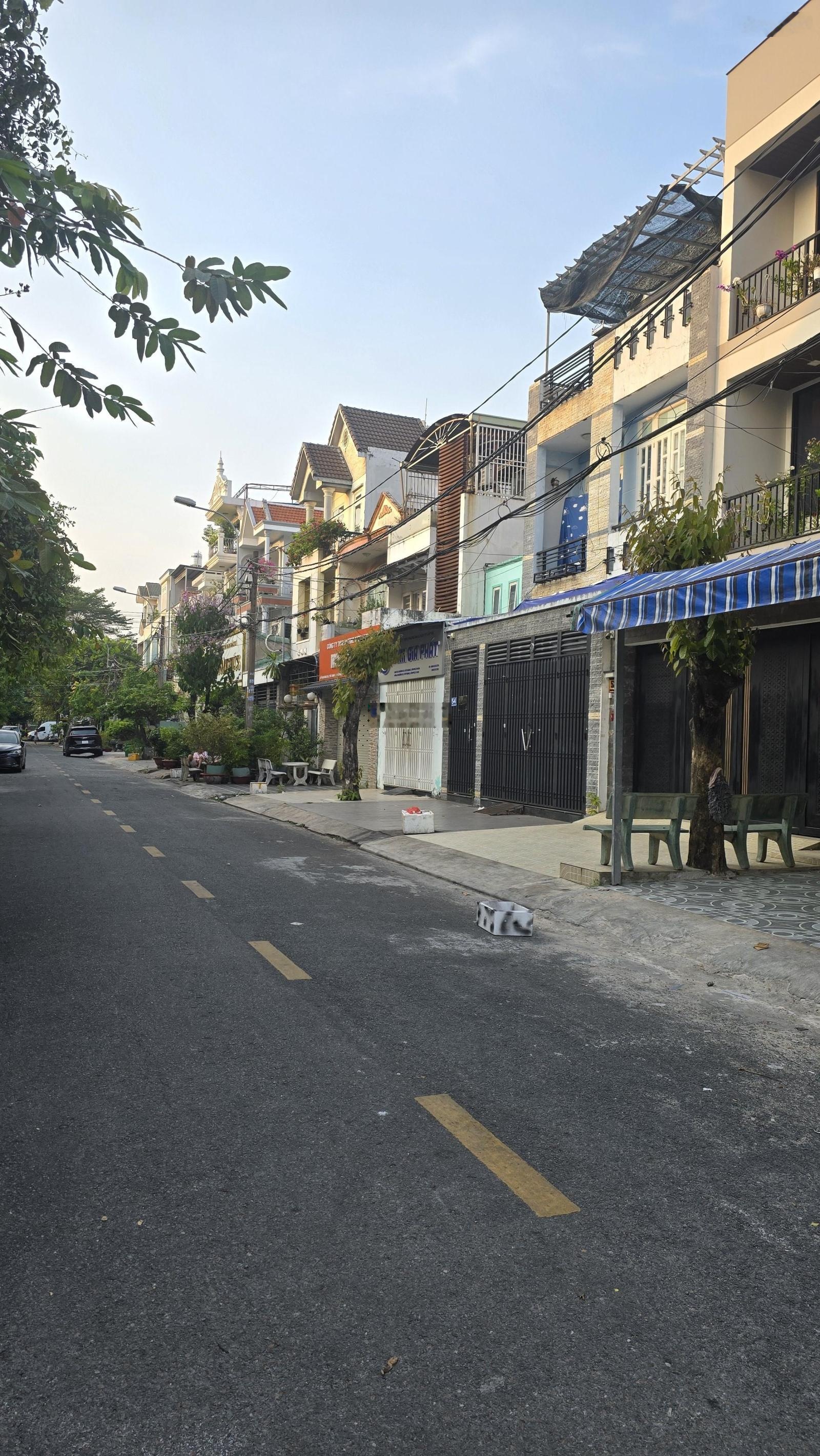 Nhà Cho Thuê Hẻm 8m đường Lê Trọng tấn .Dt 5,5 x30m C4 Gác lửng 2pn 2wc