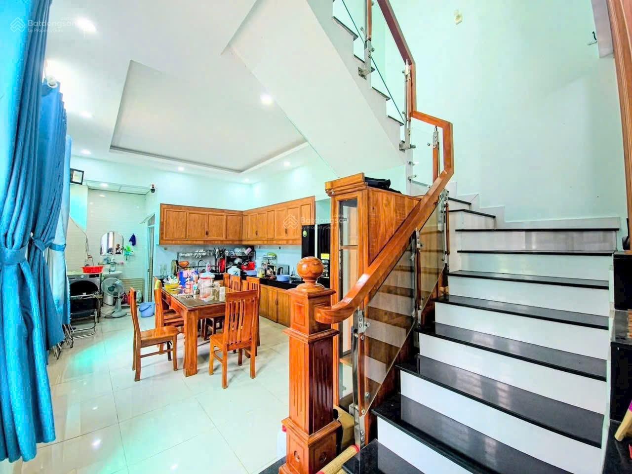 Bán nhà góc 2 mặt tiền 1 trệt 2 lầu kp1 tân hiệp giá 3 tỷ 780