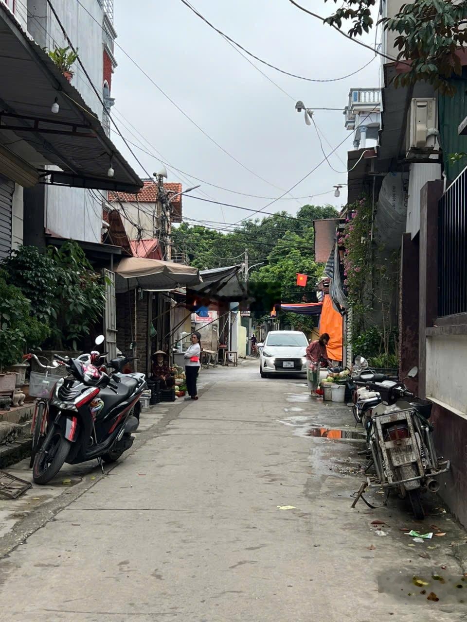 E cần tiền muốn bán nhanh lô đất sát Kcn Quang minh 80m2 giá 3ty280tr