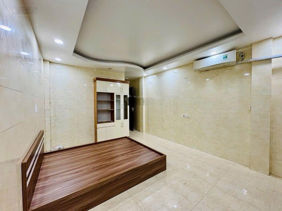 Bán nhà Tân Mai 32m2 5 Tầng 2 Ngủ , 8,68 tỷ . Ngõ Thông Sát Phố Gần Trường Chợ