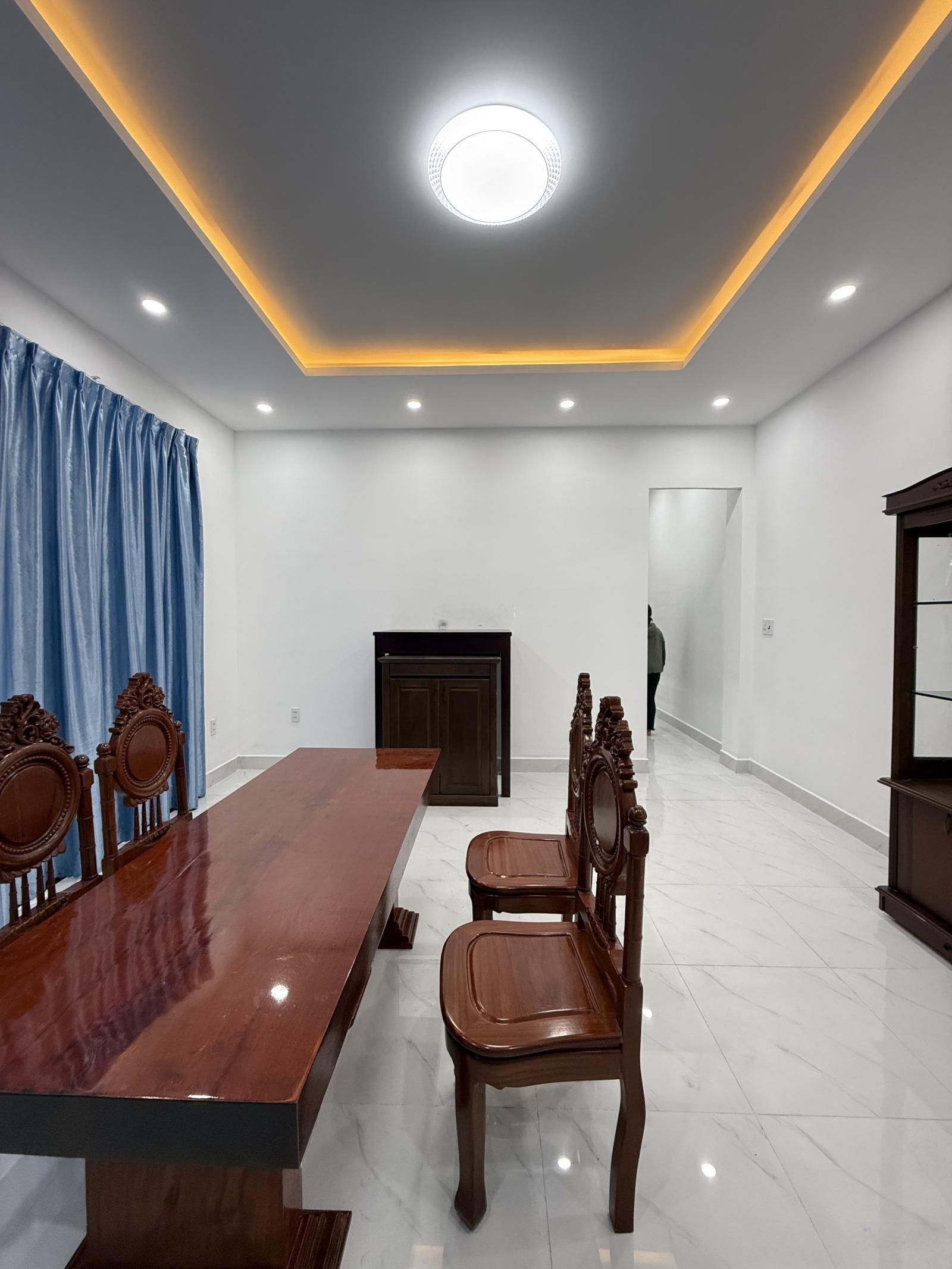 Cần bán gấp nhà ngay trường trấn biên đường thông 2 xe hơi