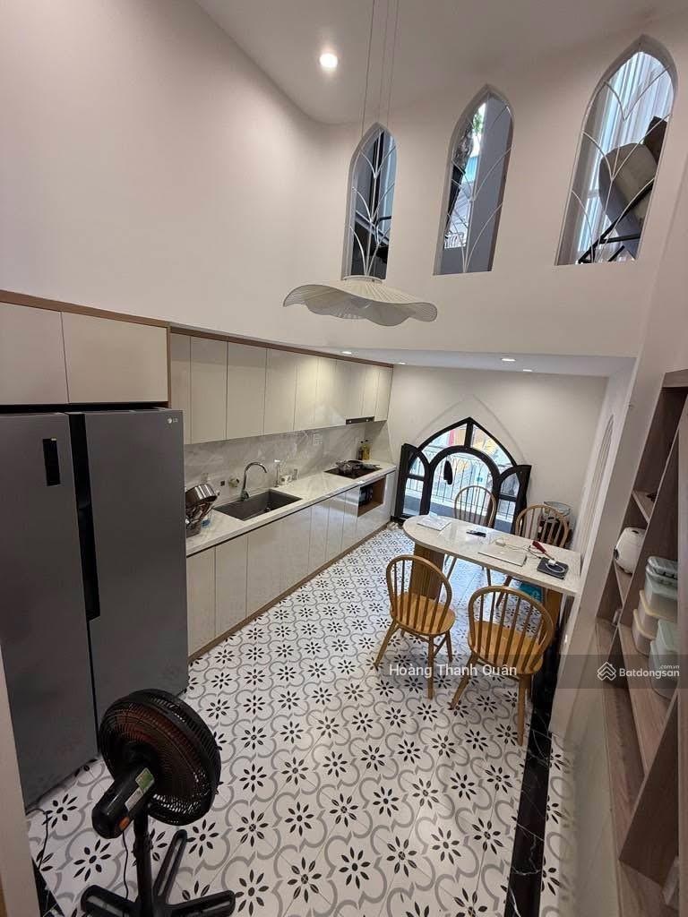 Nhà đẹp phố trạm - gara ô tô - nội thất cao cấp - bể bơi trong nhà - nhỉnh 9 t.ỷ