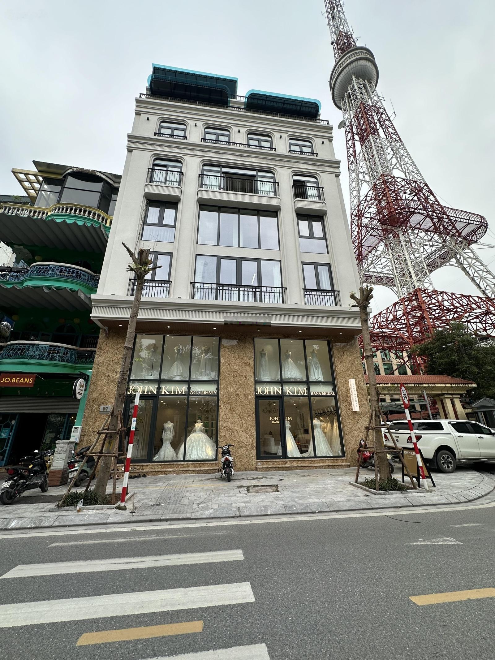 Cho thuê nhà mặt phố Đoàn Trần Nghiệp, DT 50m2x2 tầng, MT 9m, Giá 70tr, LH 0968896456