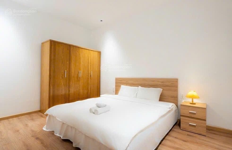 Tòa nhà 6 tầng BTCT, mặt tiền đường Trường Sơn, sát công viên Lê Thị Riêng, sầm uất, hơn 18 tỷ.