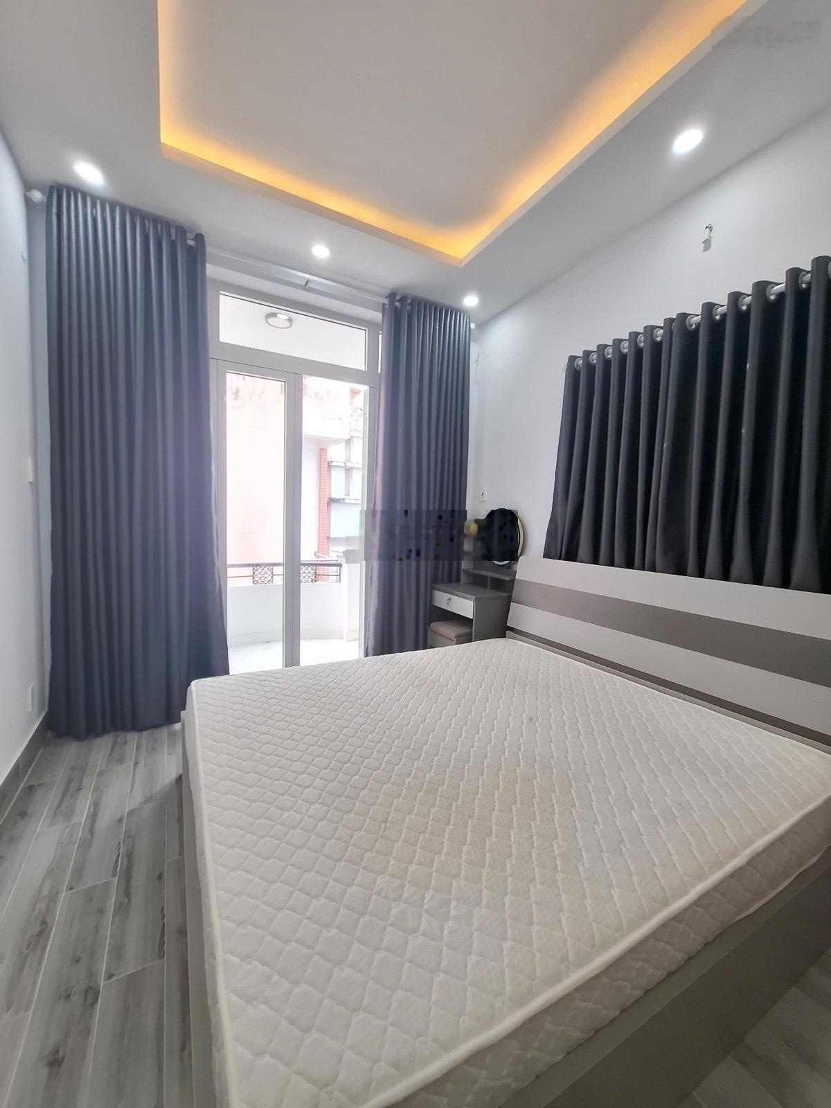 Nhà 3 tầng mới đẹp ở ngay- cách mt nguyễn cảnh chân 30m - tặng full nội thất - vị trí trung tâm q1