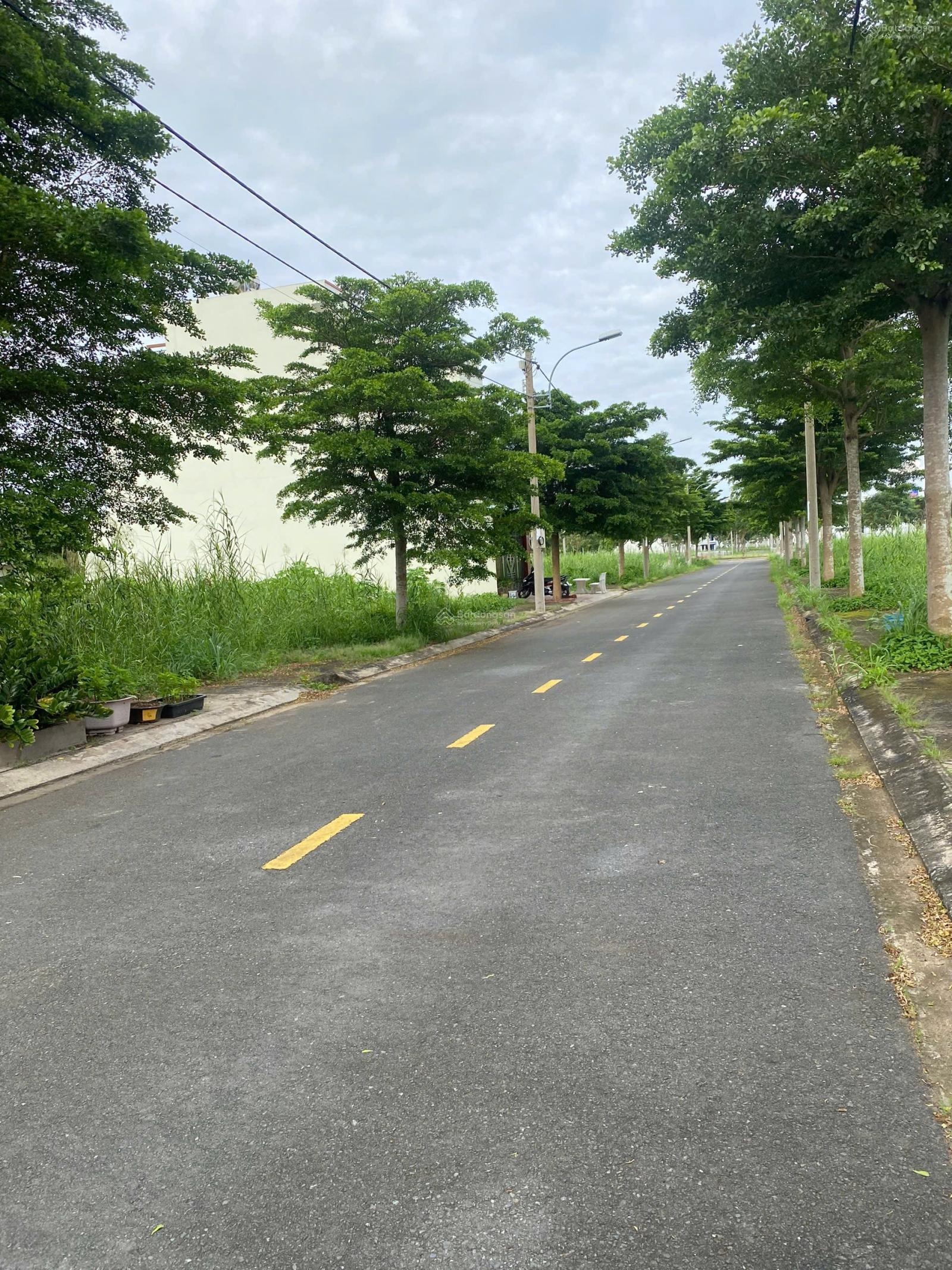 Chủ ngộp cần bán nền 80m2 khu dân cư Sài Gòn Village Long Hậu đường số 9 gần T&T giá 2tỷ150