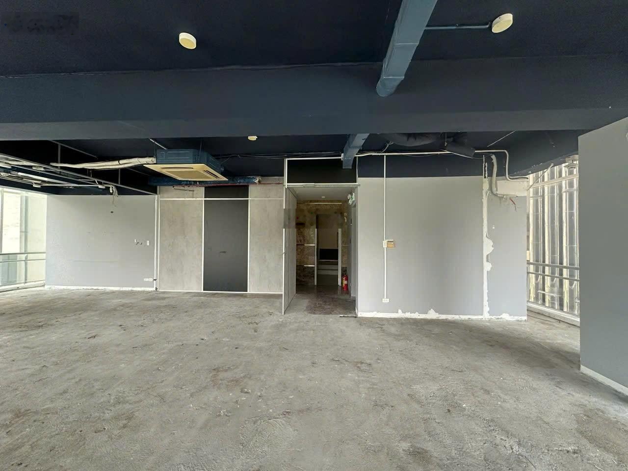 Văn phòng cho thuê đường Lý Chính Thắng, P. Võ Thị Sáu, Q. 3. DT 140m2, trống sẵn tầng 3