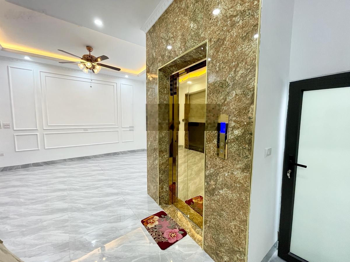 Bán gấp nhà riêng thang máy 36m2, 4PN, 5WC tại Phố Pháo Đài Láng, 9,9 tỷ