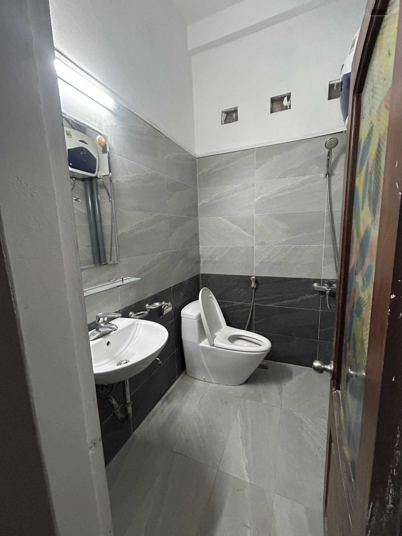 Cho thuê NR tại Tô Hiệu, Cầu Giấy, 68m2, giá thỏa thuận, 2PN, 1WC, 5 tầng