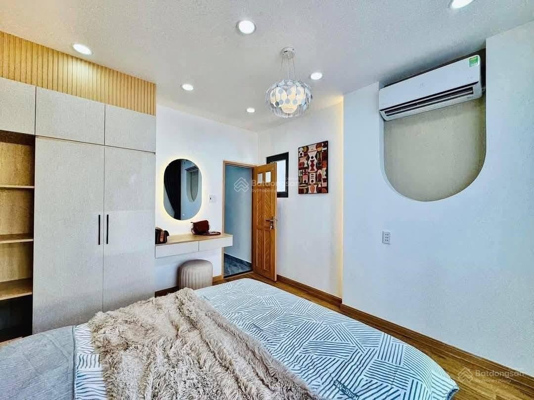 Chủ gửi nhà Kinh doanh gần Đại học RMIT Nam SG giá 3 tỷ 250 cho thuê tháng 11tr. Sổ hồng riêng