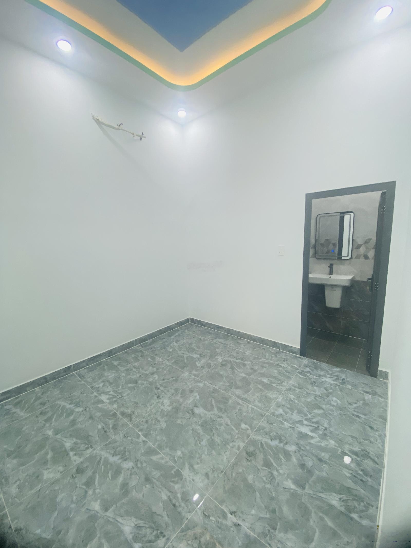 Nhà mới đầy đủ nội thất đúc kiên cố mua vào ở ngay tặng nội thất mới 100%