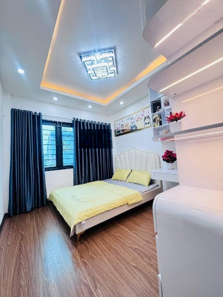 Cần tiền bán gấp - chính chủ nhà mới -full nội thất 44m2 vài bước ra ô tô