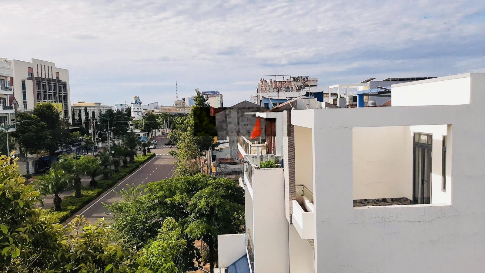 Bán nhà lầu mặt tiền đường Tôn Đức Thắng - phường Xuân An - Phan Thiết, Gần toà nhà Rạng Đông