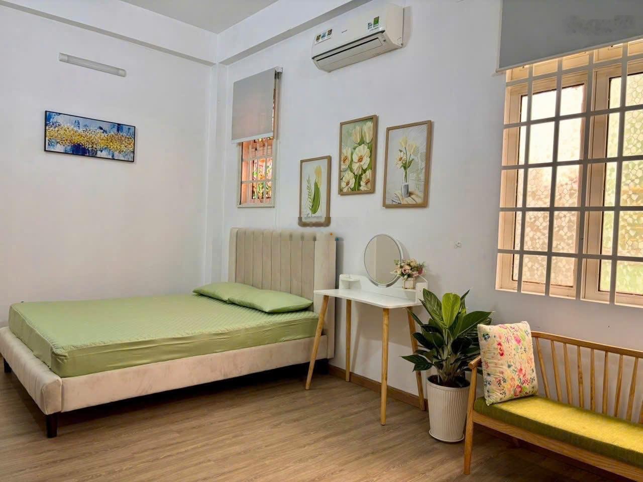 Bán nhà Nguyễn Văn Đậu - ngay phòng công chứng Số 6. TP. HCM DT: 93m2 + 4 tầng giá 10,5 tỷ