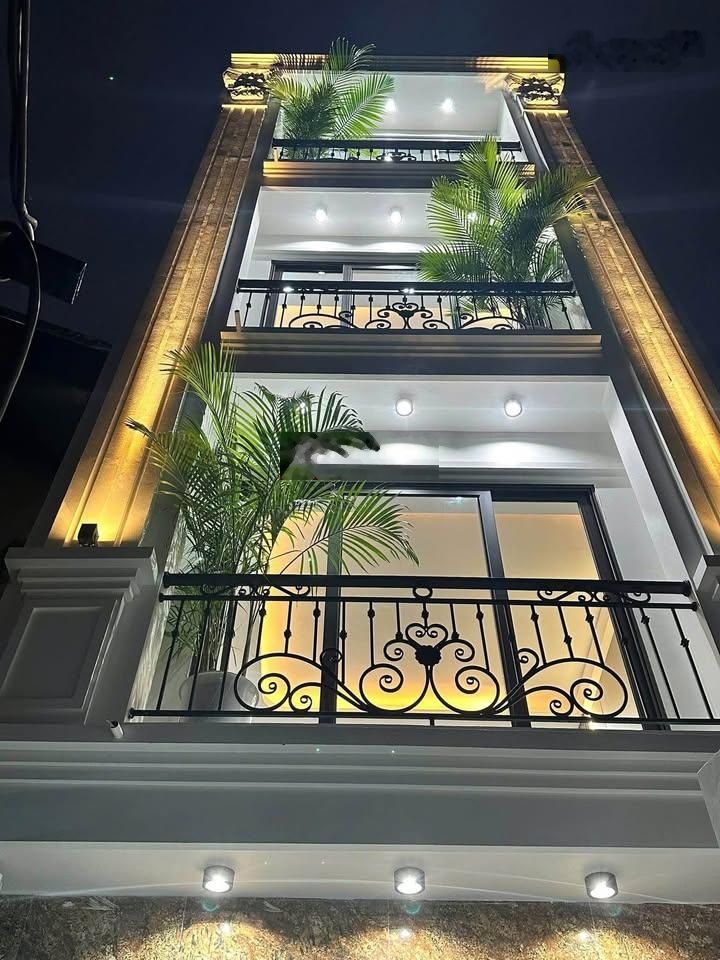 HÓT HÓT NGỌC HỒI , NHÀ ĐẸP ĐÓN TẾT giá loanh quanh 7 tỷ