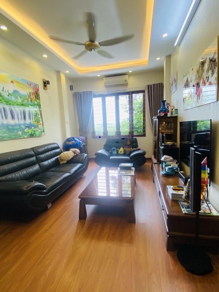 Giang Biên Tái định cư, 40m2 Vỉa hè ô tô tránh, 5 tầng, 13.5 tỷ