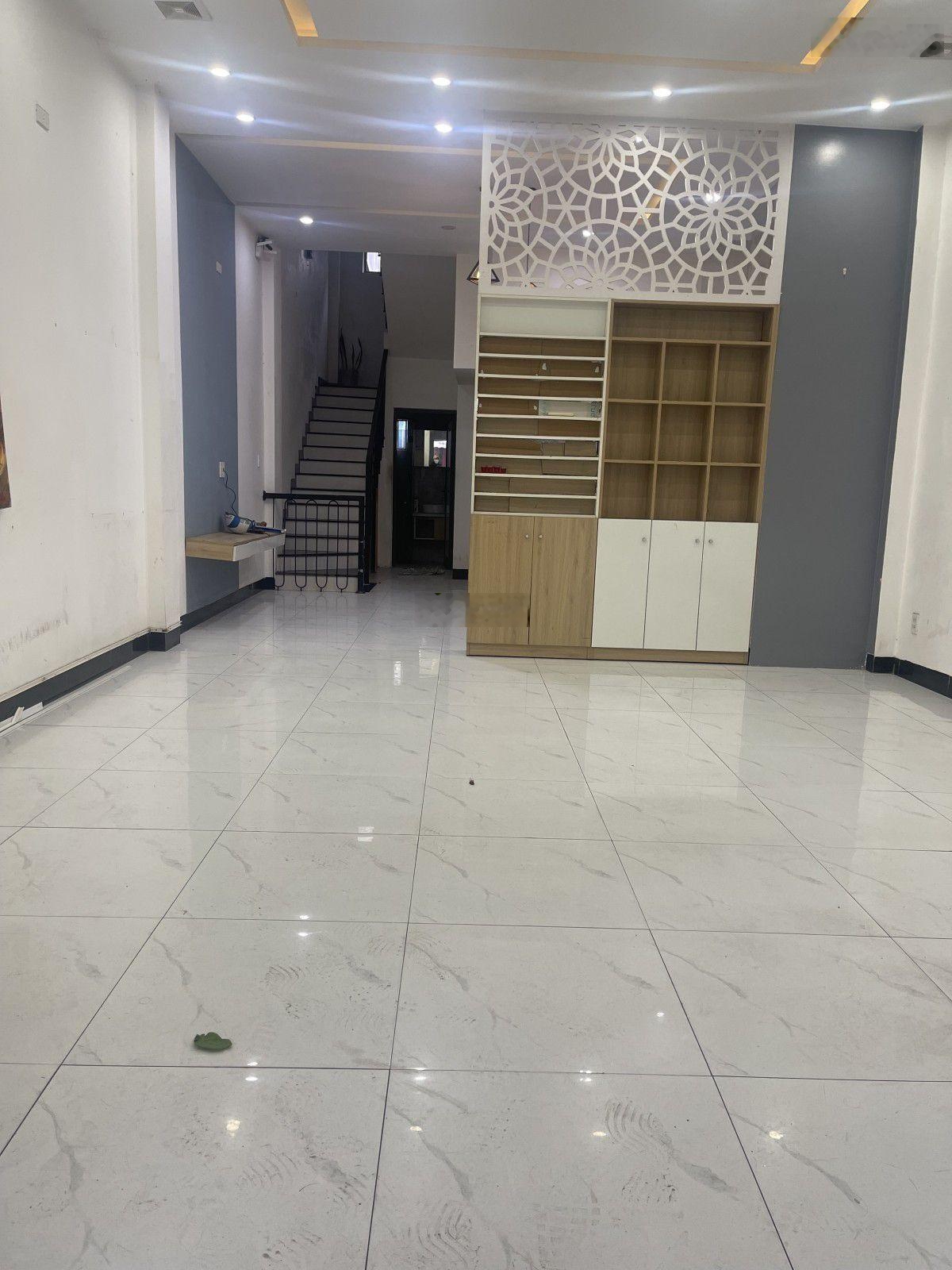 Bán nhà 2,5 tầng mặt tiền đường Tô hiến Thành