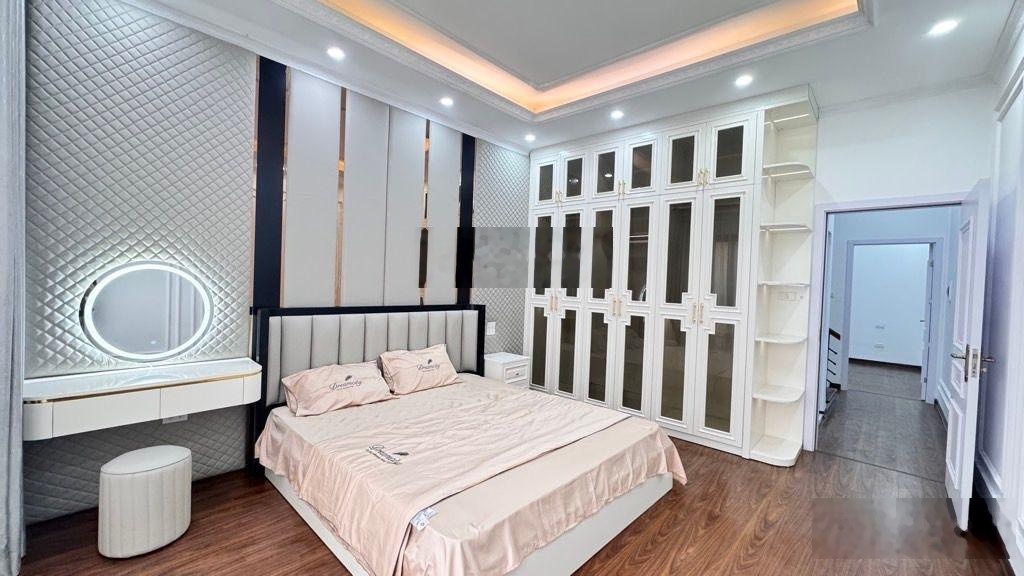 Bán nhà Kim Ngưu Lô góc hiếm Ô tô đỗ cửa Thang máy 41m 6 tầng 13.99tỷ