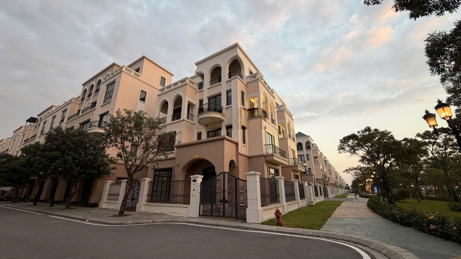 Chính chủ cần bán gấp biệt thự đơn lập góc mặt sông Vinhomes ocean park 2 đẹp nhất dự án!