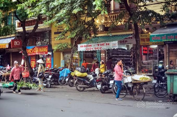 Cho thuê nhà mặt phố Hàng Giấy - Tầng 1: 100m², mặt tiền 3,7m, vị trí đẹp trung tâm Hoàn Kiếm