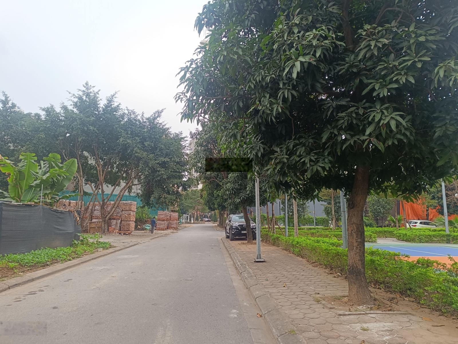 Bán gấp - đường rộng 3 ô tô tránh vỉa hè 3m - mt 4,9m rộng tới 90 m2 - trước nhà công viên