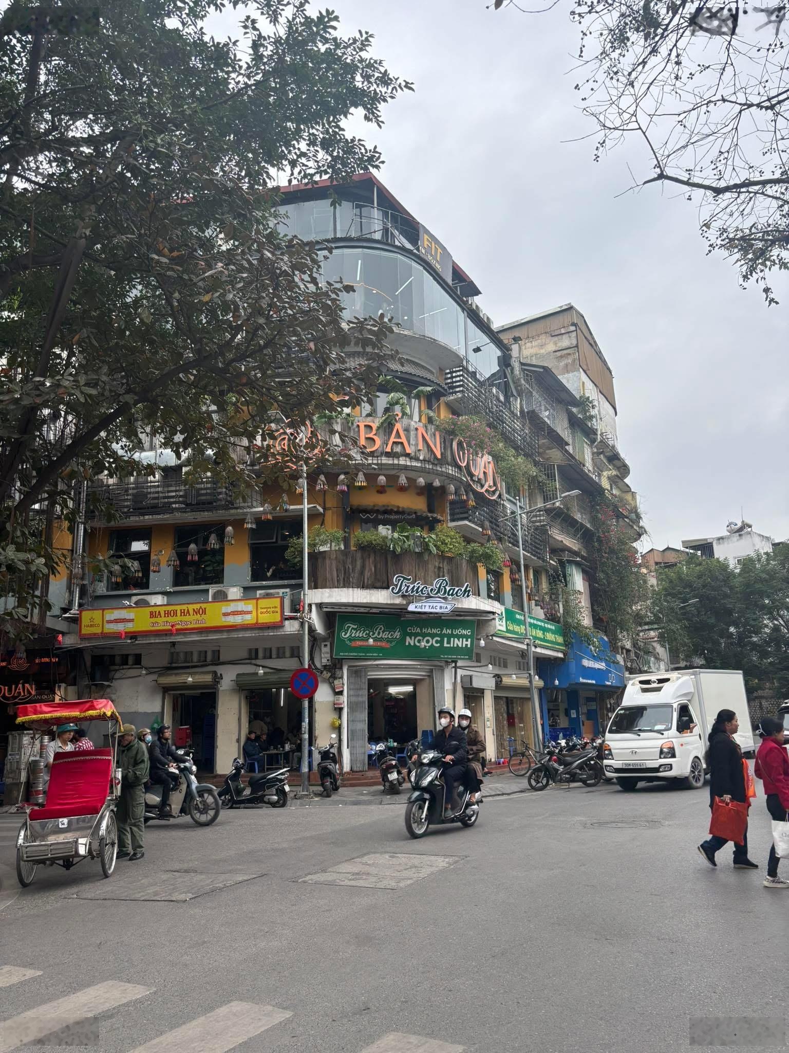 Cho thuê Nhà mặt phố Đường Láng, 300m2, MT 15m , tại Đống Đa, phù hợp mọi mô hình kinh doanh