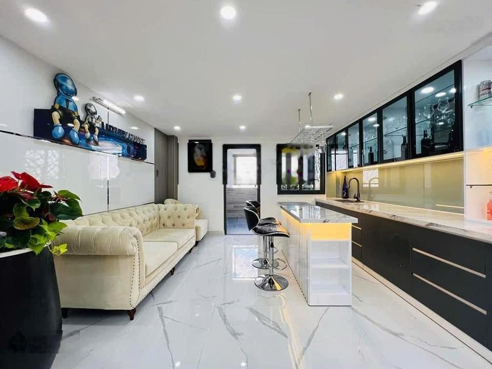 Bán căn hộ Hùng Vương Plaza, Q5 DT: 130m2, 3PN , giá,10 tỷ ( có sổ), LH 0939586674 TÙNG NHÀ THẬT