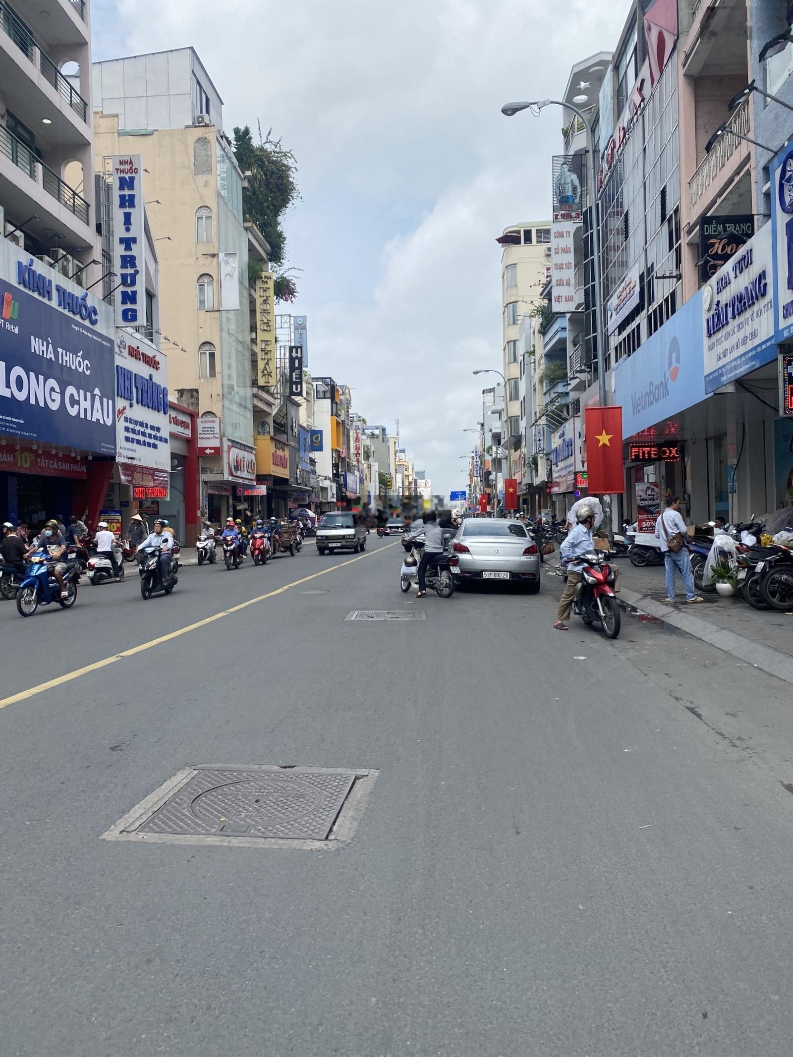 Bán nhà mặt phố Nguyễn Văn Lạc, 23,5 tỷ, 68m2, 5 tầng hàng hot