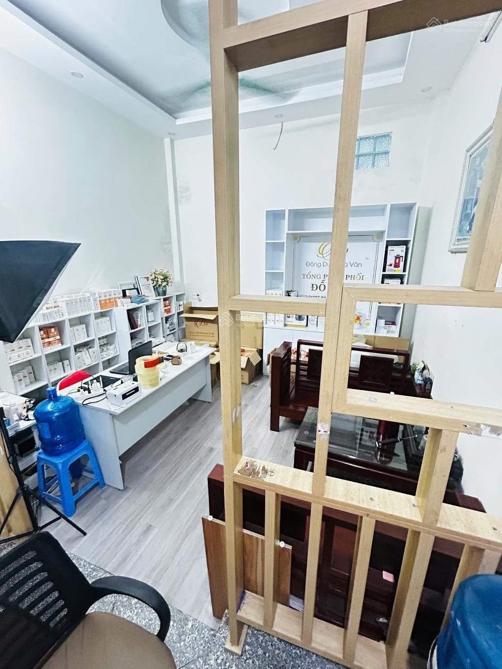 Chính chủ gửi bán căn nhà dân xây tại tt văn điển dt 44m x 5 tầng giá 6,9 tỷ