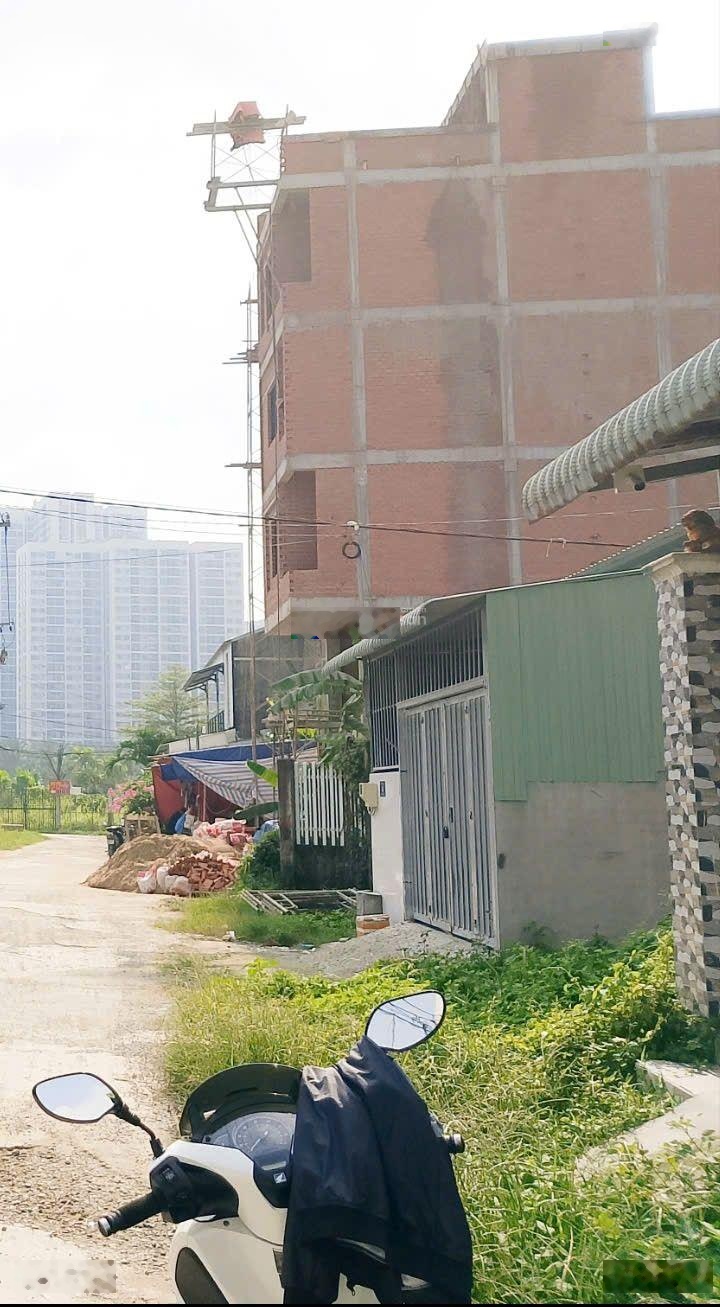 Bán lô đất ngang 5 m đường Số 27, P. Long Bình, 80m2 giá 4 tỷ 8 TL