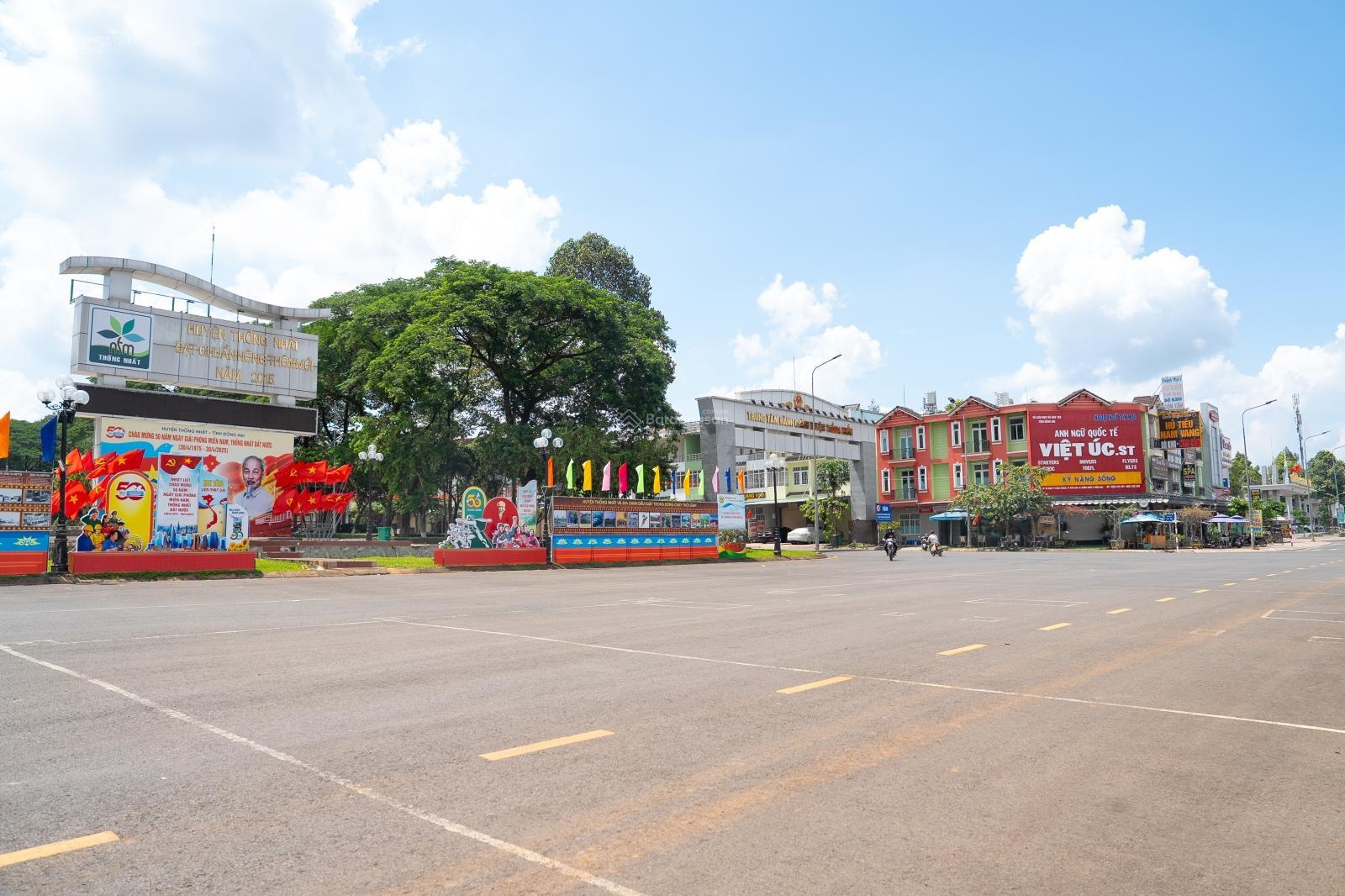 Đất biệt thự tại TTHC Dầu Giây, sát Quốc Lộ 1A, sổ riêng, diện tích 240m2, giá 3.5tỷ, 0934828928