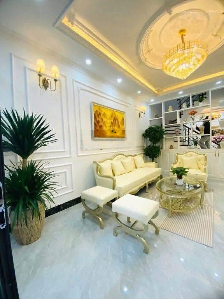 Bán Nhà Phân lô Trần Quốc Hoàn, oto vào nhà, 45m2x7T, Full NT mới đẹp thang máy, Giá nhỉnh 20 tỷ