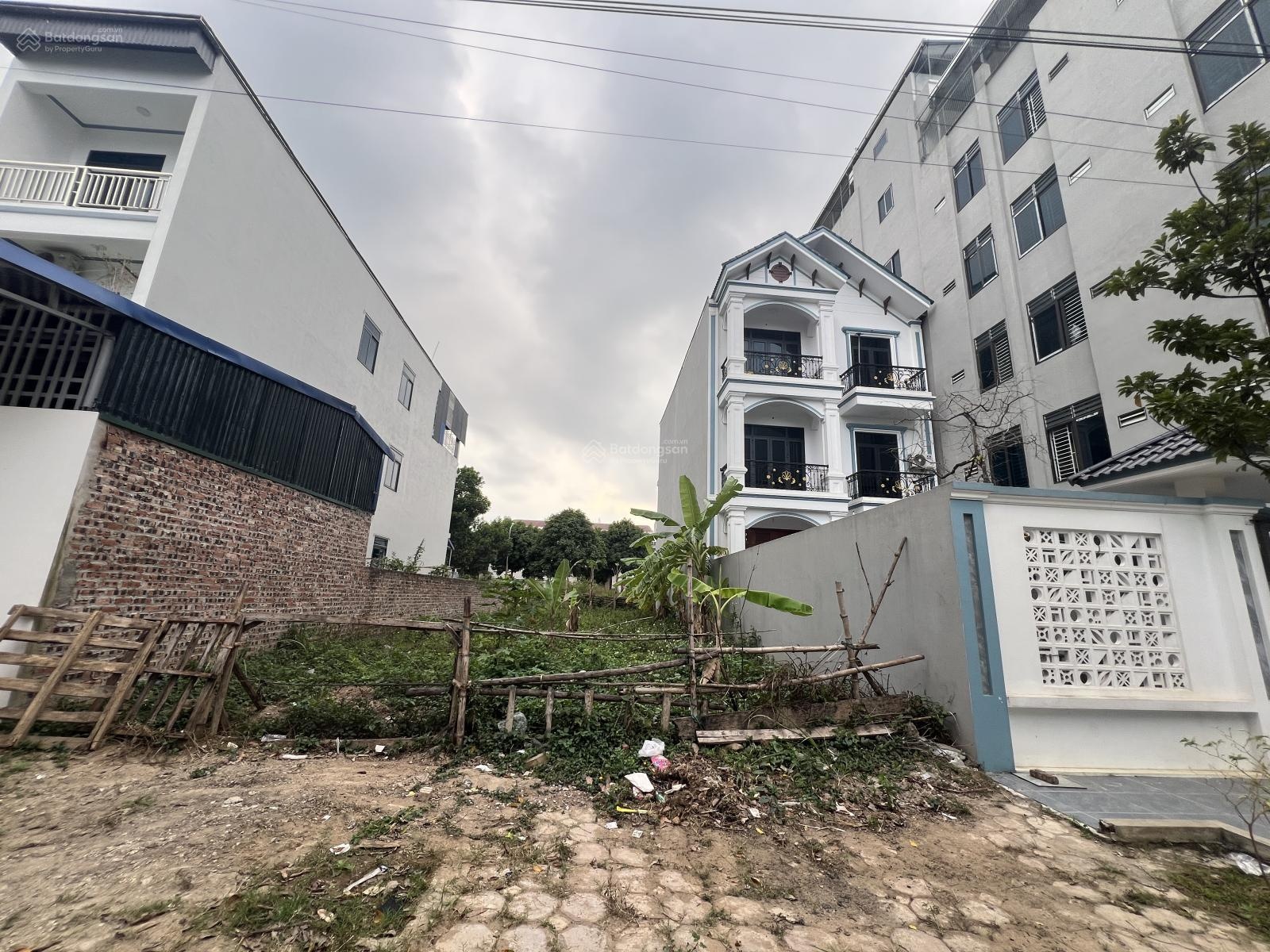 Giá chỉ 27tr/m2 - bán đất trục chính Đồng Chằm - sát cổng ĐH Quốc Gia. Gần FPT. Gần công nghệ cao