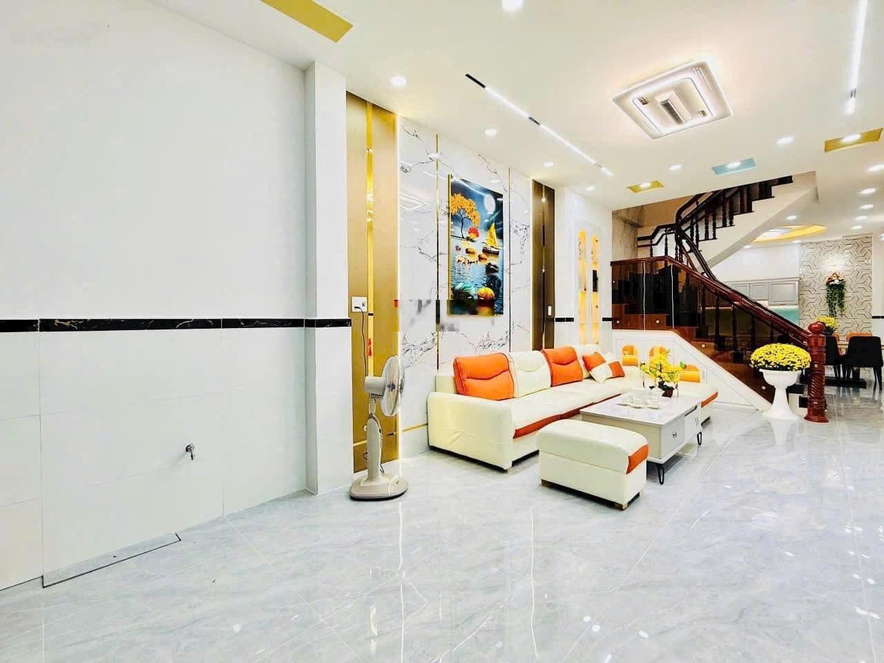 Cần bán nhà đường 6m Nguyễn Cửu Vân,P17,Bình Thạnh giá 3Tỷ650/75,4m2 cho thuê 24tr gần chợ Thị Nghè