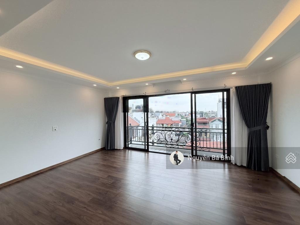 Siêu phẩm phúc lợi - gara 3 ô tô - thang máy - 6 phòng ngủ - hướng đông nam - sổ riêng vuông đẹp