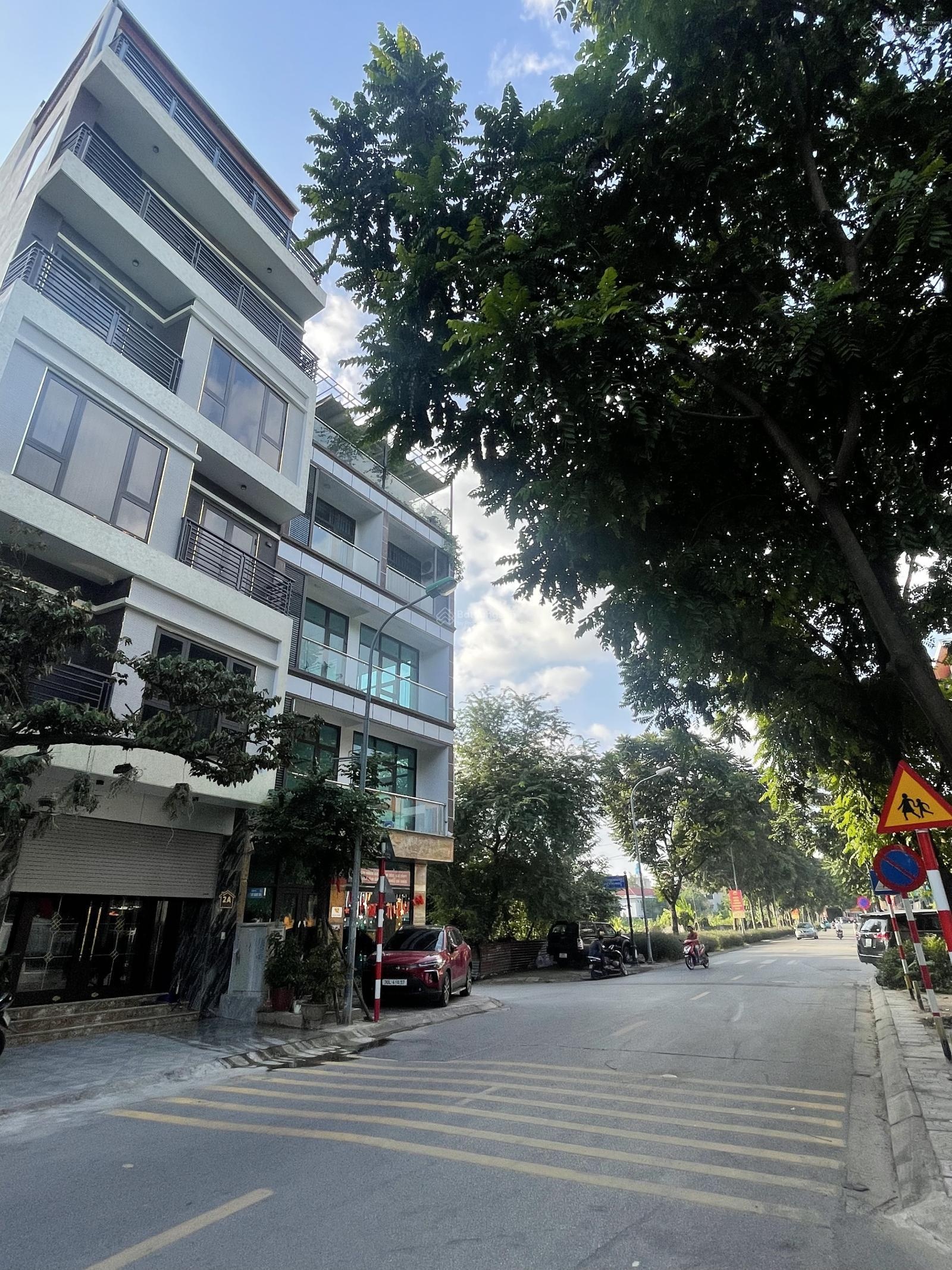 Phố Trạm - nhà mới - 74m2 MT 6m, lô góc, 7 tầng thang máy - đường rộng ô tô thông tránh - 23.3 tỷ