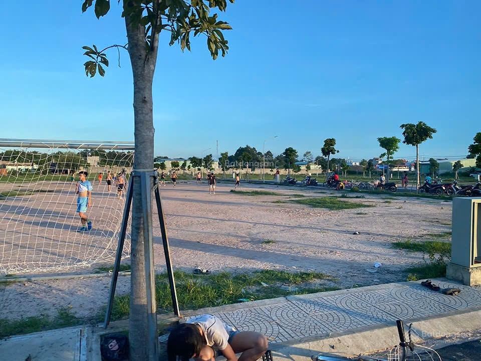 Đất nền vừa mở bán - 100m2 - mặt tiền đường 40m - cách sân bay 5 phút - chỉ 900tr/lô - sổ hồng sẵn