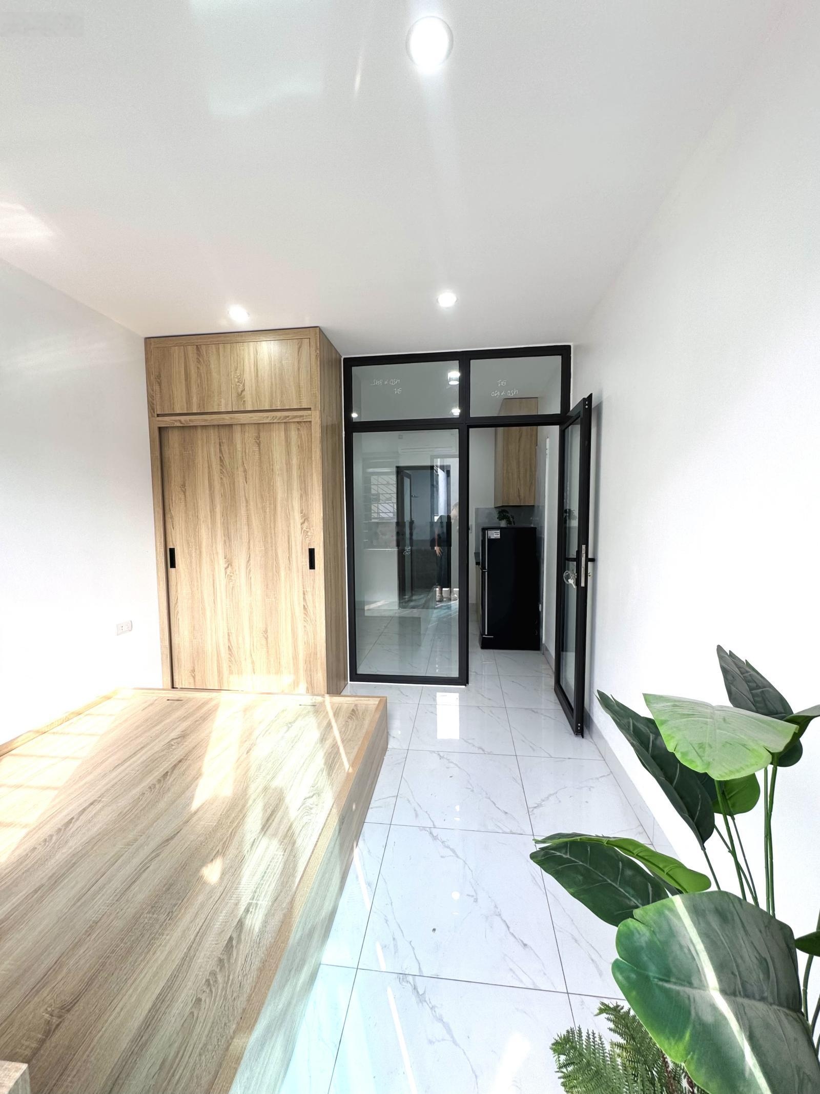 Cho thuê phòng 1N1K, Studio 14 Mễ Trì Hạ nhà mới thang máy hơn 4tr