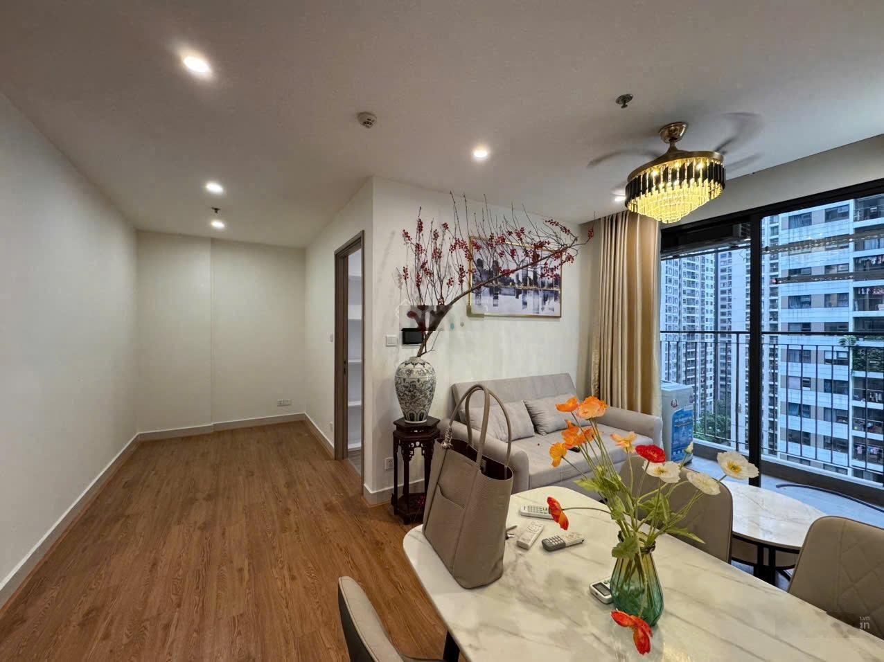 Không thể bỏ lỡ căn 2N 1WC full nội thất - tầng trung - gần nhà để xe trường học