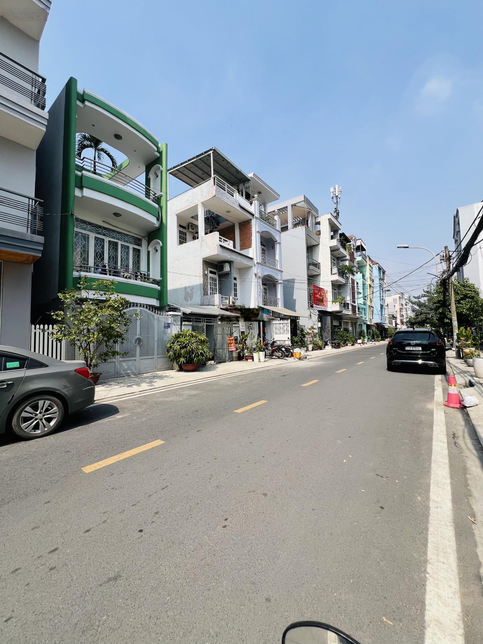 Nhà mt đường số , 4m x 18m, đường 12m, hơn 11 tỷ, cách nguyễn thị thập 100m, cách phú mỹ hưng 500m